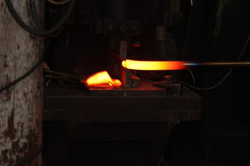 Cooling forged parts after closed-die forging